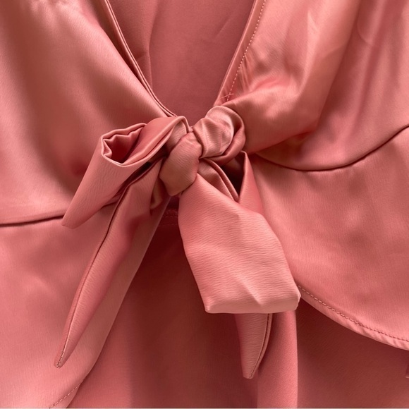 Wild Fable peach tie front crop top with ruffle, size medium - Picture 3 of 8